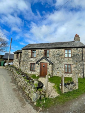 The Old Post House - Historic Dartmoor Home